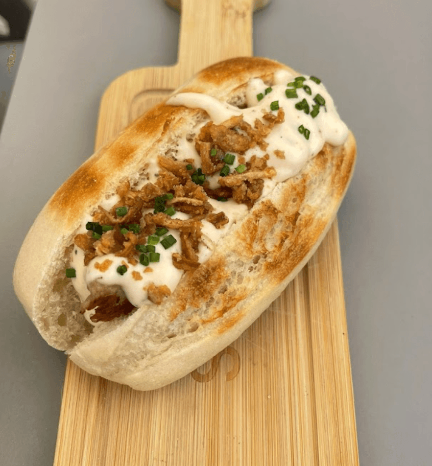 Brioche gourmet de carne con salsa